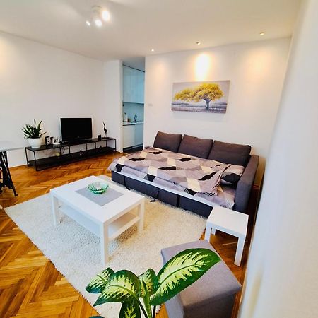 Uma- Urban Mini Apartment Скопие Екстериор снимка