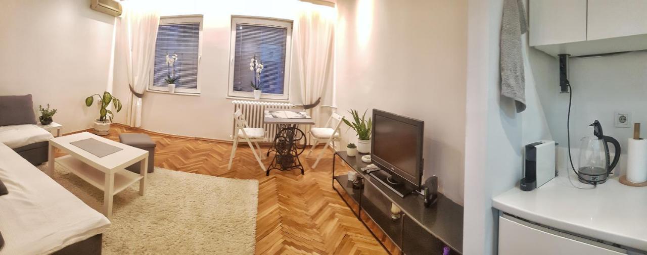 Uma- Urban Mini Apartment Скопие Екстериор снимка