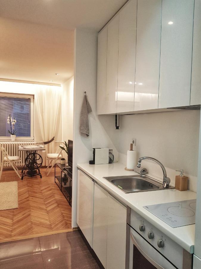 Uma- Urban Mini Apartment Скопие Екстериор снимка