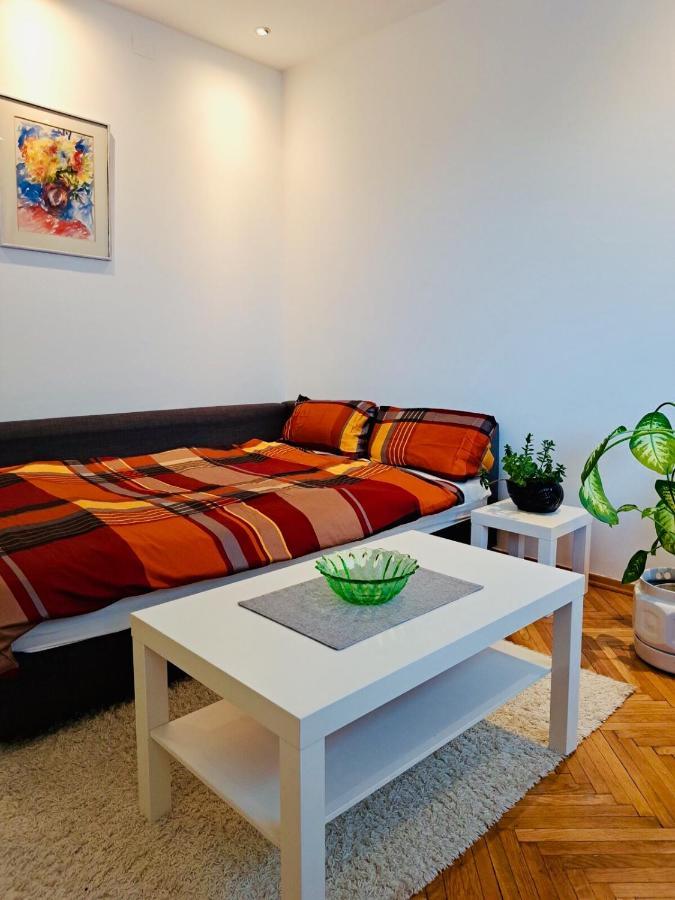 Uma- Urban Mini Apartment Скопие Екстериор снимка