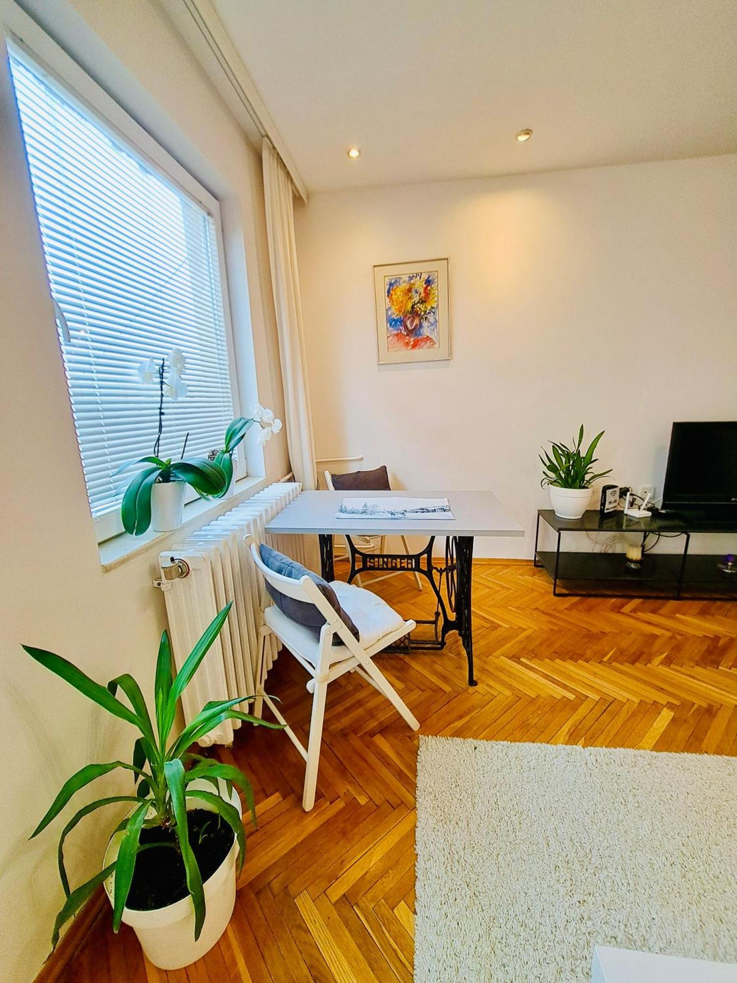 Uma- Urban Mini Apartment Скопие Екстериор снимка